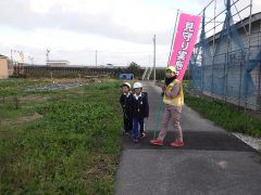 各所で継続的に小学生の登校（下校）の見守り活動を行っています。